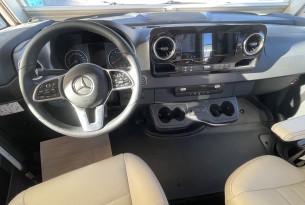 Intégral RAPIDO M96 2023 disponible de suite ( lit central / Boite automatique / Mercedes 170 cv) full