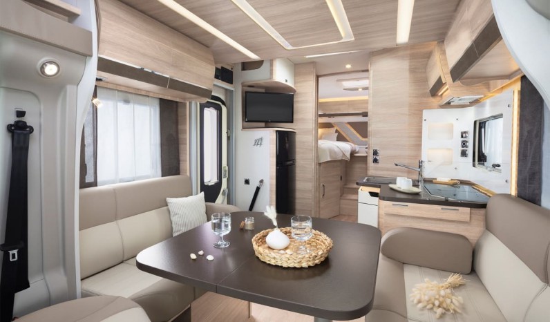 RAPIDO 696F 60 ANS PAVILLON full
