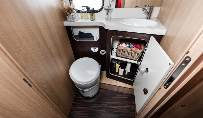 MC LOUIS NEVIS 281 MATIC full