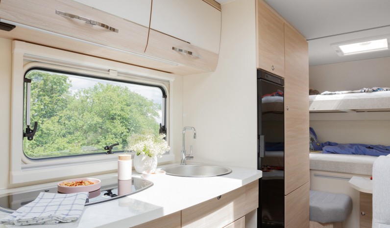 Eura Mobil AO 570HS full