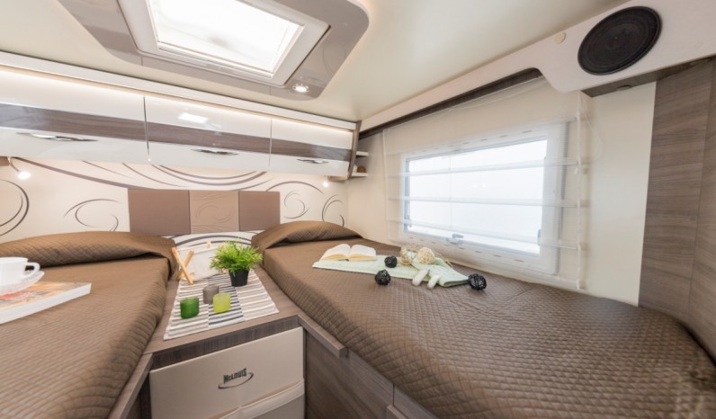 MC LOUIS NEVIS 881 full