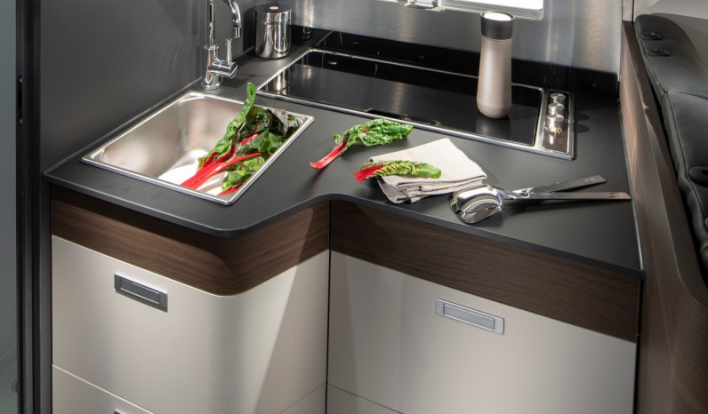 ADRIA MATRIX SUPREM 670 SC PAVILLON full