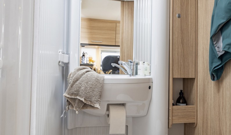 SUNLIGHT V 60 ADVENTURE EDITION full