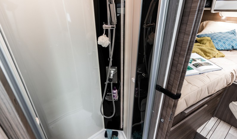 MC LOUIS NEVIS 879 full