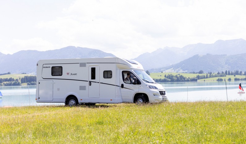 DETHLEFFS JUST T7052 DBL PAVILLON full