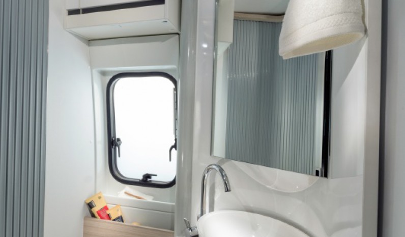 ADRIA TWIN PLUS 600 SPB FAMILY full