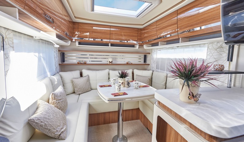 Eura Mobil Integra Line  695HB full