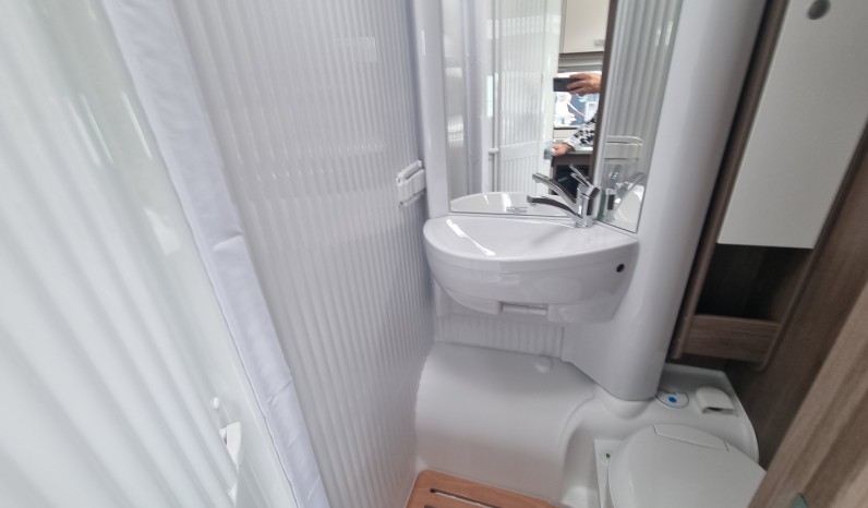 CARADO PROFILE COMPACT V132PRO 2.2L 140CV BOITE MANUELLE full