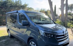 Van Trafic Bavaria de 2024, état neuf, seulement 4970km, banquette coulissante et toit relevable