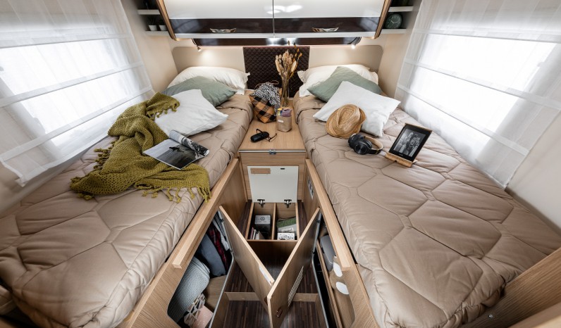 MC LOUIS NEVIS 273 MATIC full