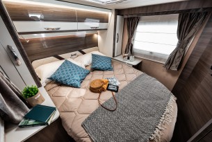 MC LOUIS NEVIS 879 full