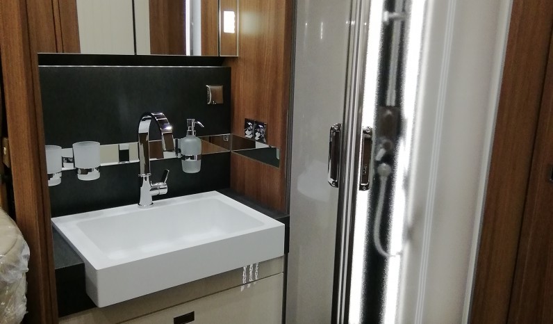Carthago Chic E-Line 61 XL LE full
