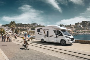 Eura  Mobil Profila RS 695HB full