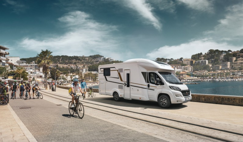 Eura  Mobil Profila RS 695HB full