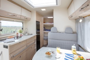 Eura Mobil AO 570HS full