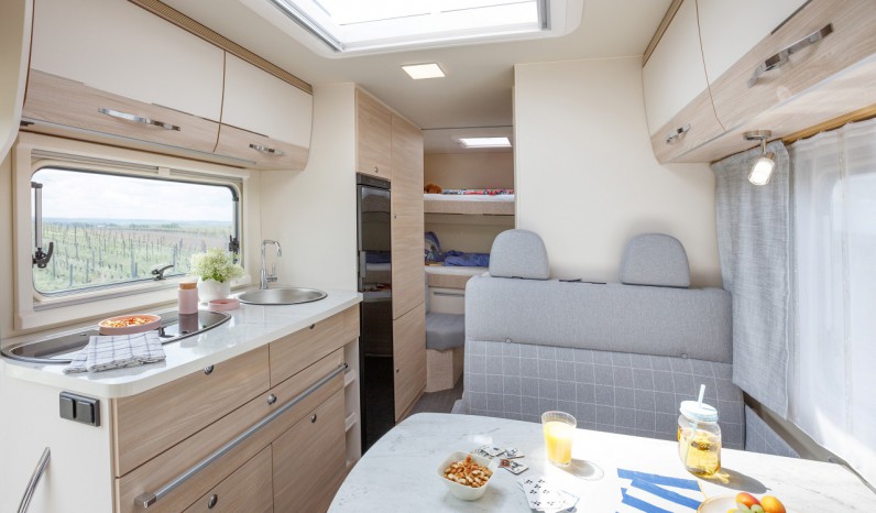 Eura Mobil AO 570HS full